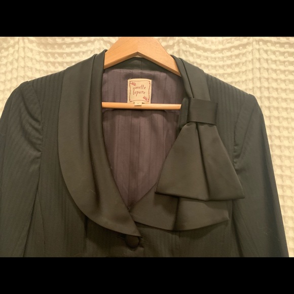 Nanette Lepore 3 button blazer with bow. - Picture 3 of 3